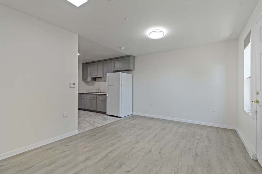 Building Photo - 11808 Hart St