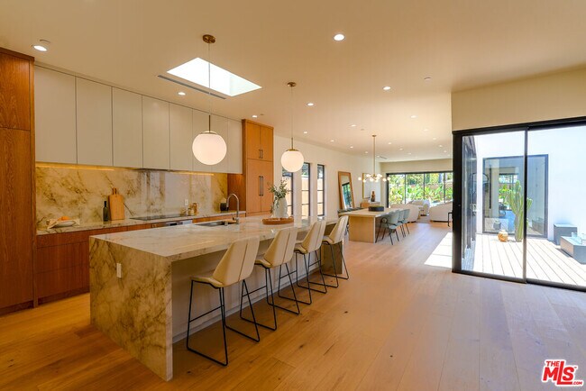 Building Photo - 4936 Coolidge Ave