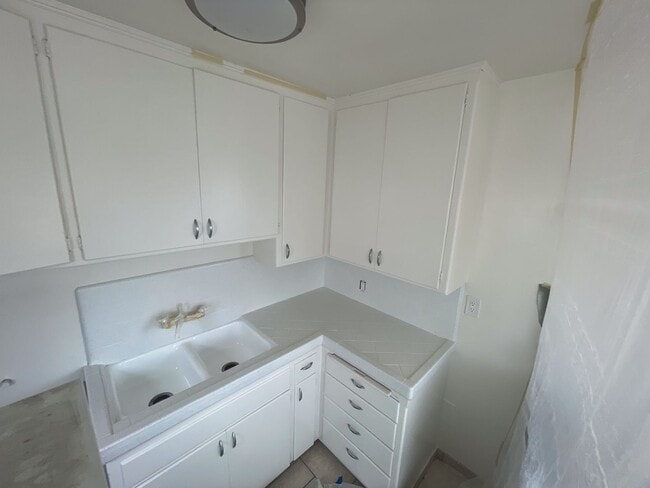 Building Photo - Ocean Beach Duplex