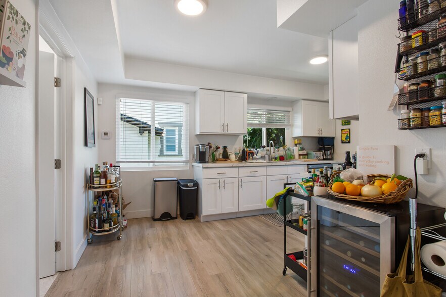 Kitchen - 1722 Rotary Dr