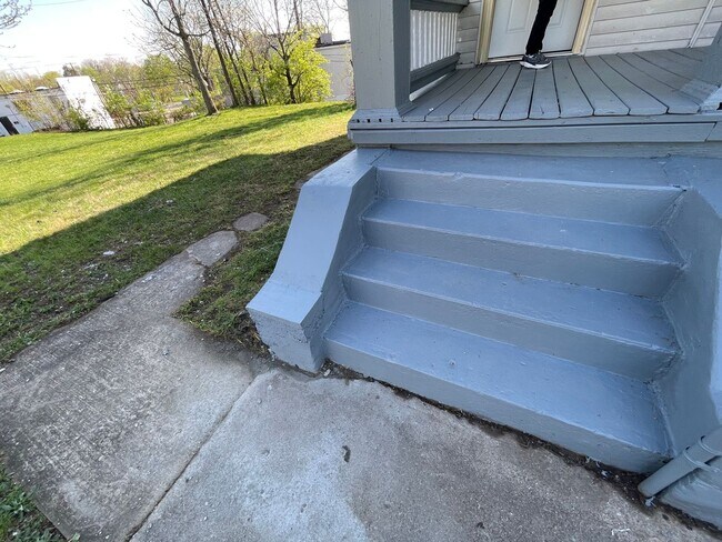 Building Photo - DAYTON, OH - FIVE OAKS - 3 BEDROOM/1 BATH - $1100  JUST REMODELED, LEAD FREE CERTIFIED