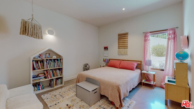 Building Photo - 4865 Wicopee Ave