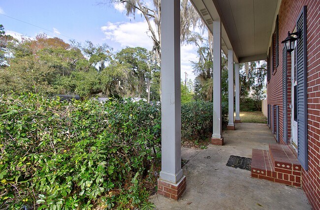 Building Photo - 135 Clay St