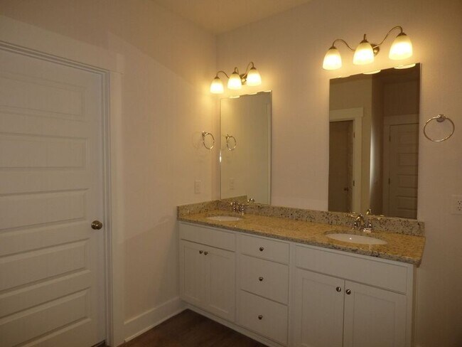 Building Photo - 5753 Danbury Blvd