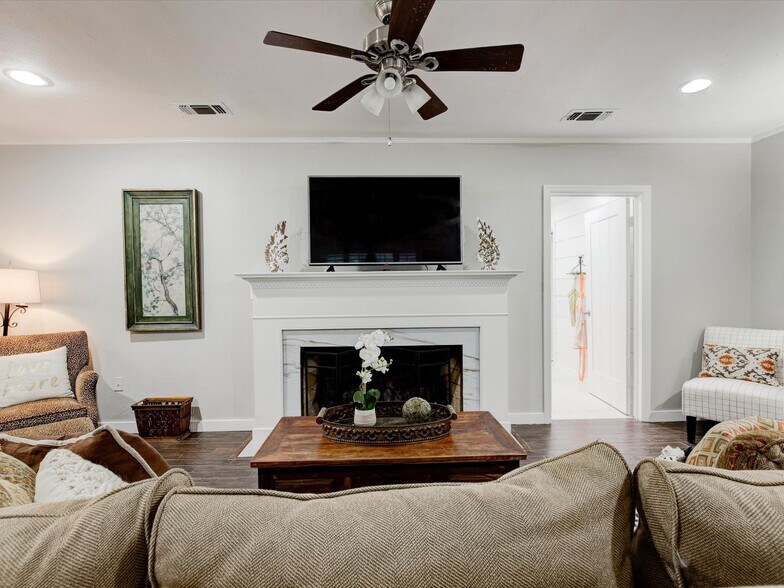 Building Photo - 3727 W Biddison St