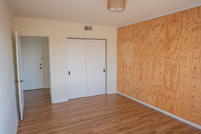 Building Photo - 2403 7th Ave