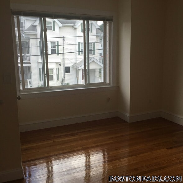 Building Photo - 32 Newcastle Rd