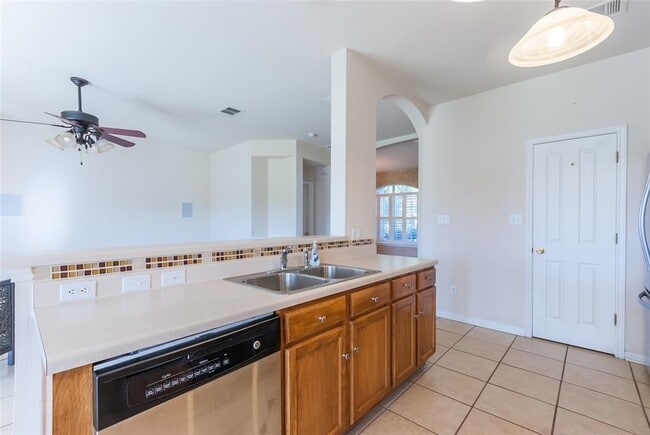 Building Photo - 1101 Hidden View Pl