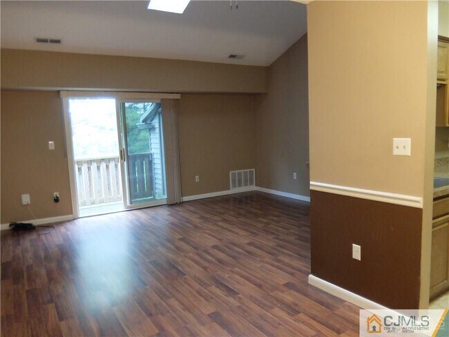 Building Photo - 1818 Ravens Crest Dr