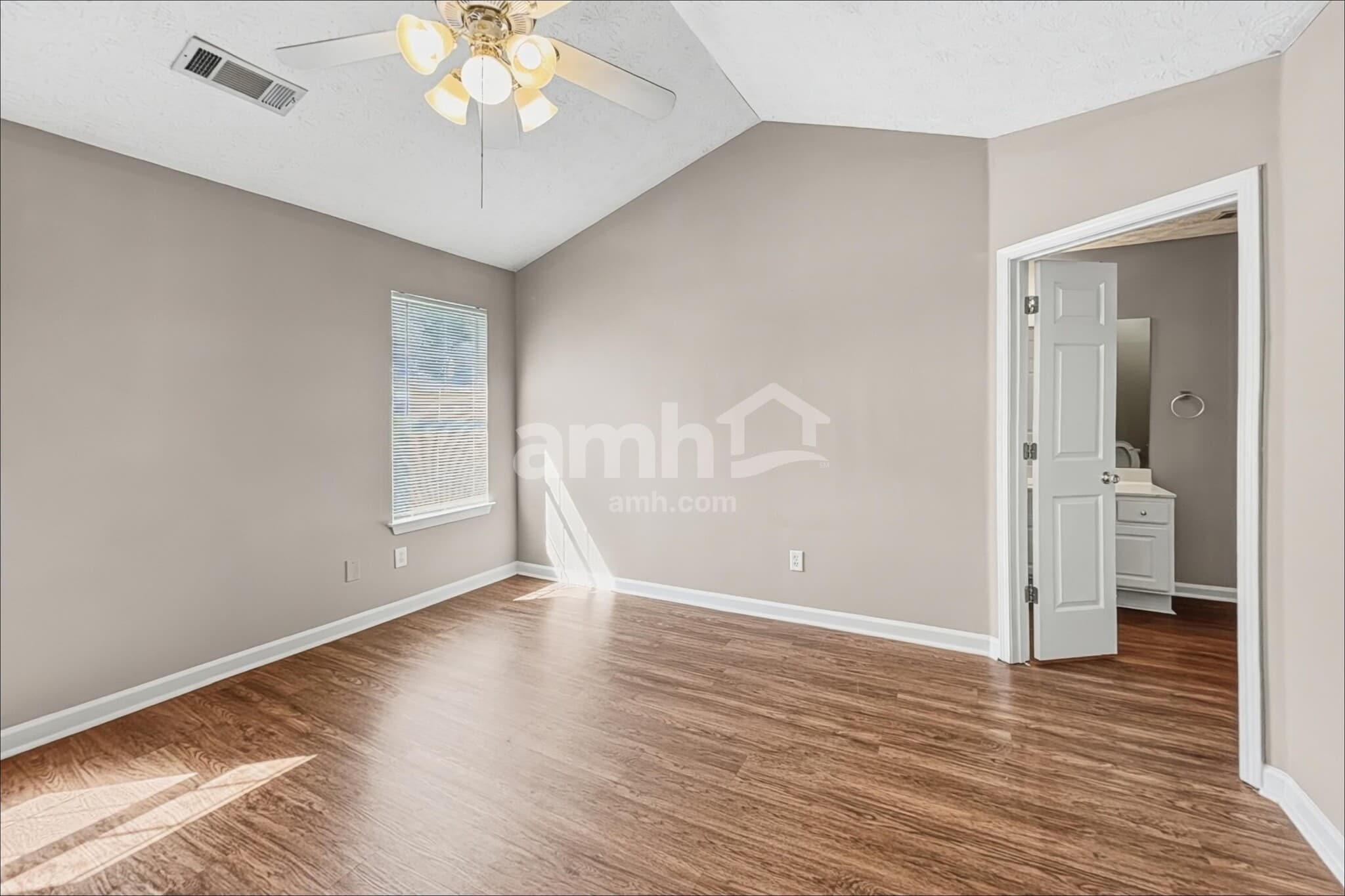 Building Photo - 1300 Wilkes Crest Dr