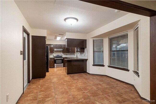Building Photo - 1412 Falcon Ave