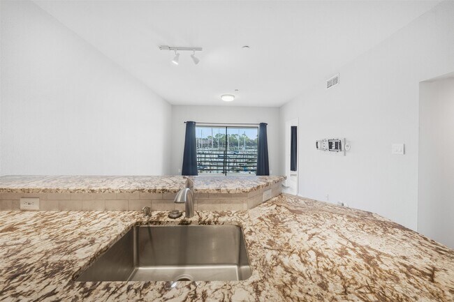 Building Photo - 793 Davis Rd