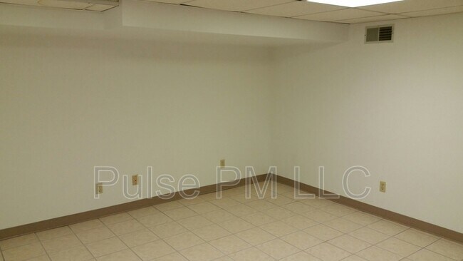 Building Photo - 112 E 5th St