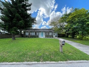 Building Photo - 6518 Cocos Dr