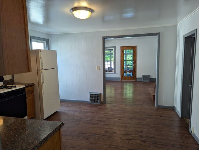 Building Photo - 695/697 Highland Ave
