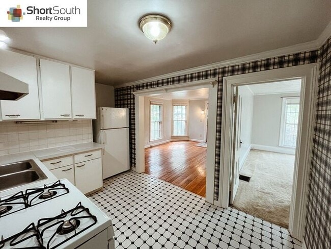 Building Photo - Updated 1 bed 1 bath apartment in Heritage Hill