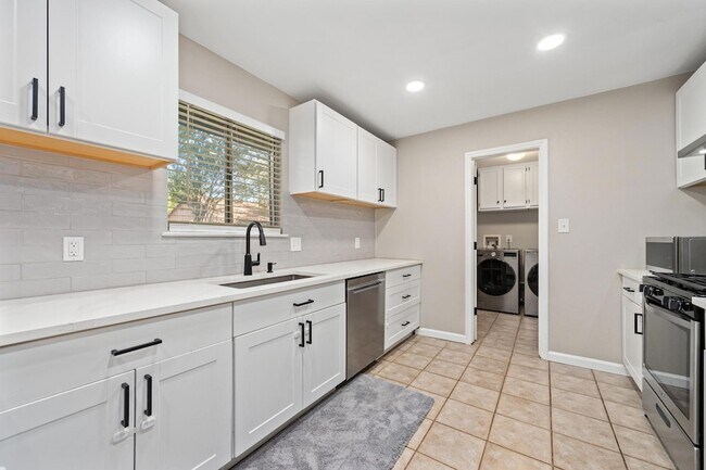 Building Photo - 11506 Pyreneese Dr