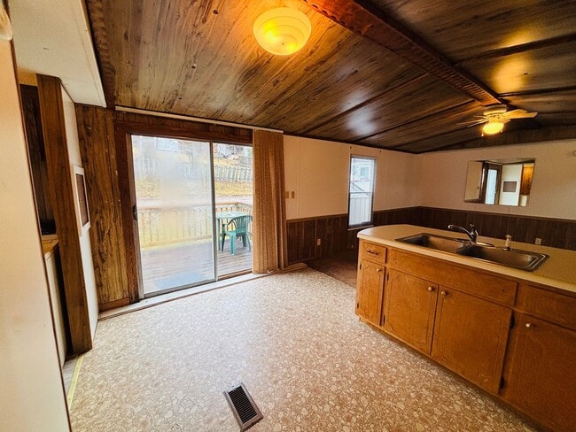 Building Photo - Mobile Home