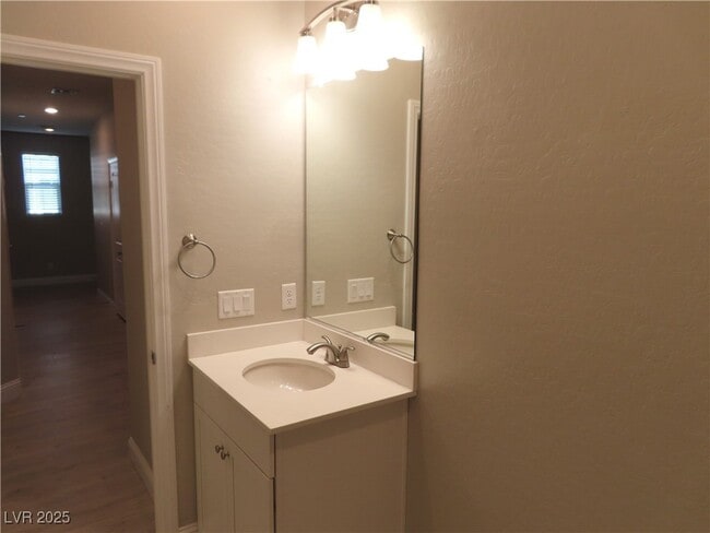 Building Photo - 2771 Alta Vista St