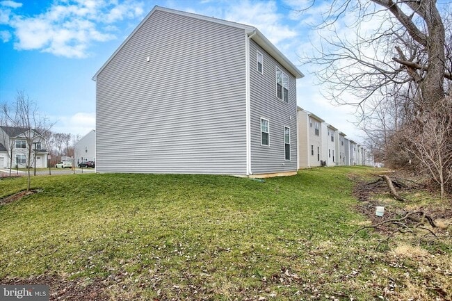 Building Photo - 30 Parkview Dr