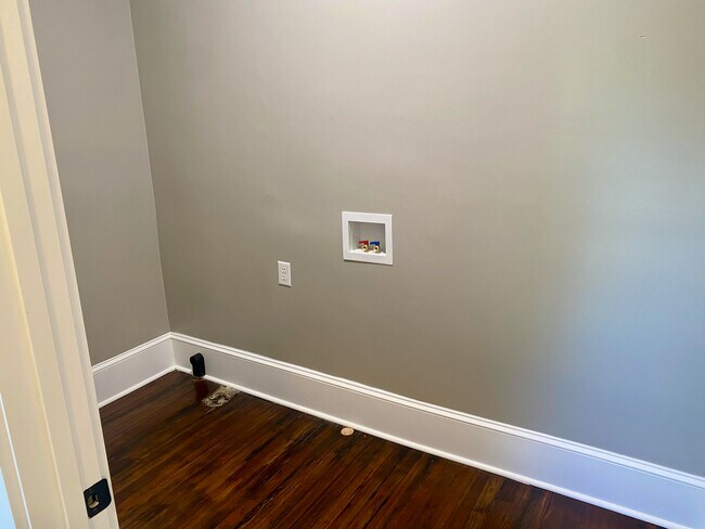 Building Photo - 115 Converse St