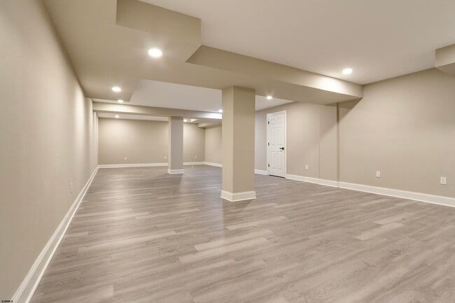 Building Photo - 438A Redwood Ave