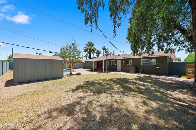 Building Photo - 2302 W Berridge Ln