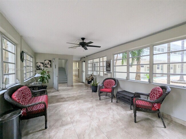 Building Photo - 330 SE 2nd St