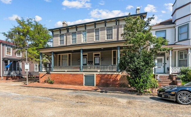 Building Photo - 403 Dinwiddie St