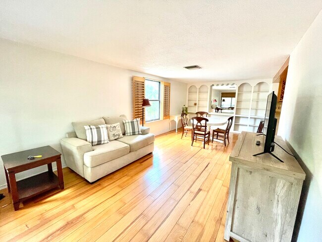 Building Photo - 2551 Estey Ave