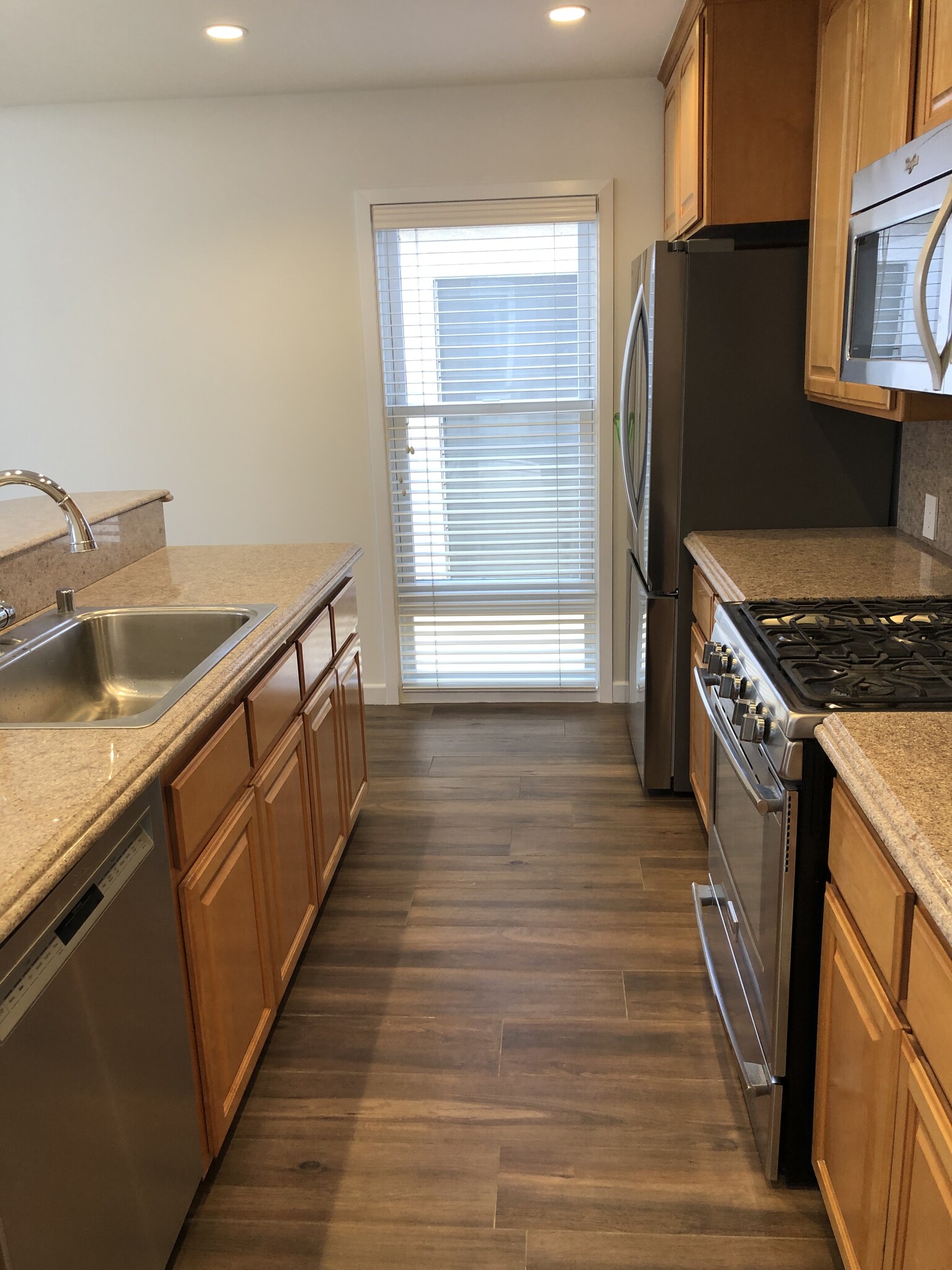 kitchen - 518 Dahlia Ave