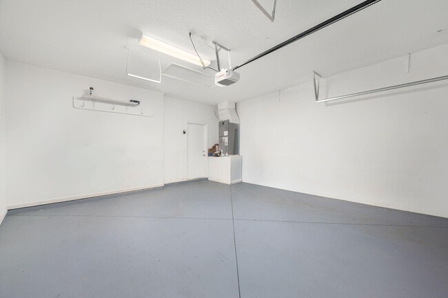 Building Photo - 6980 SE Twin Oaks Cir