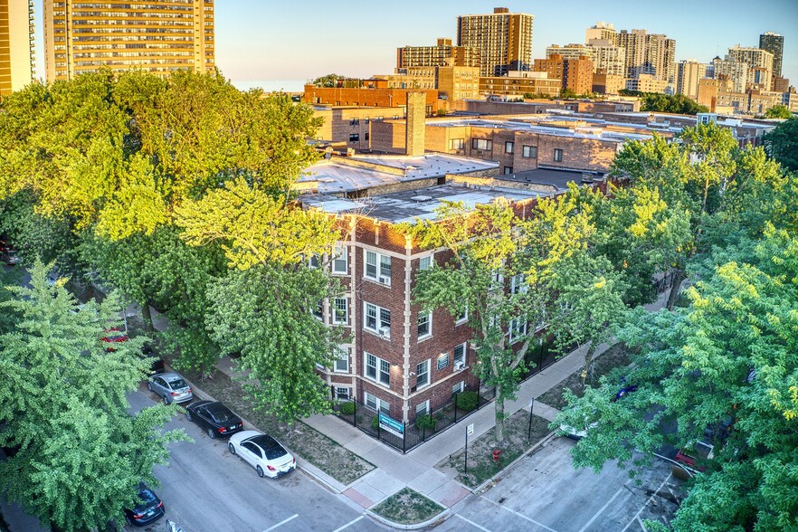 Building Photo - 1058 W Glenlake Ave