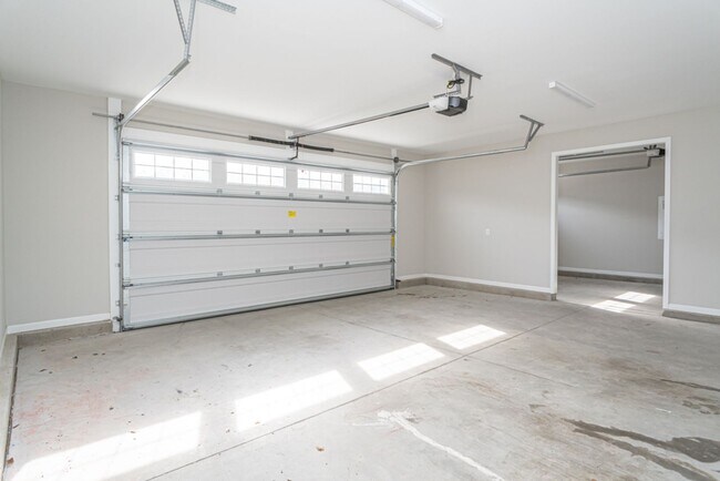 Building Photo - 5737 Pooh Ave