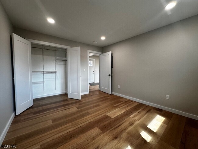 Building Photo - 23 Chestnut St