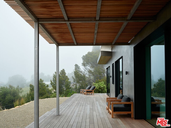 Building Photo - 6755 Dume Dr