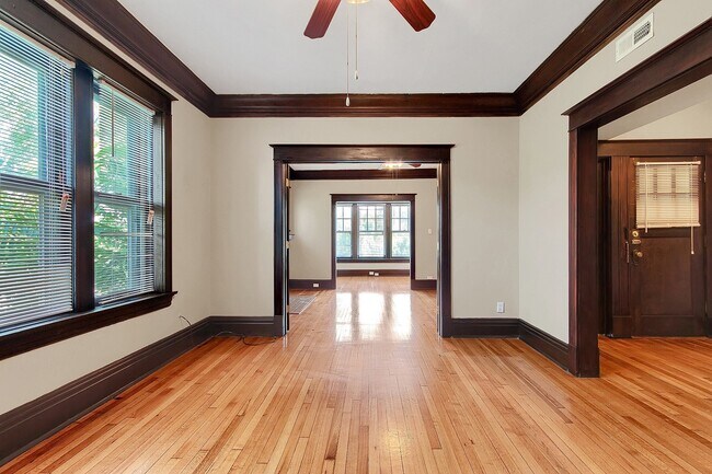 Building Photo - Shaw-ty is a 10