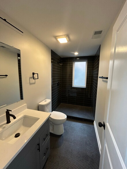 Building Photo - 1110 W Marquette Rd