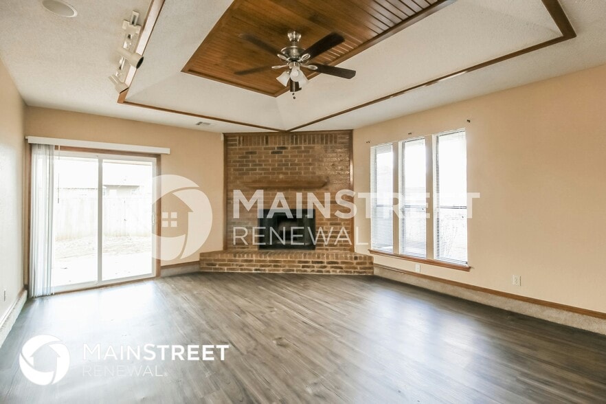 Building Photo - 2425 E Hills Dr