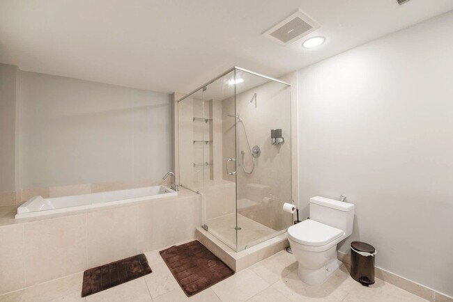 Building Photo - 485 Brickell Ave
