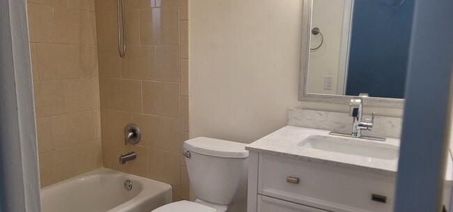 Building Photo - 828 Cinnamon Rd