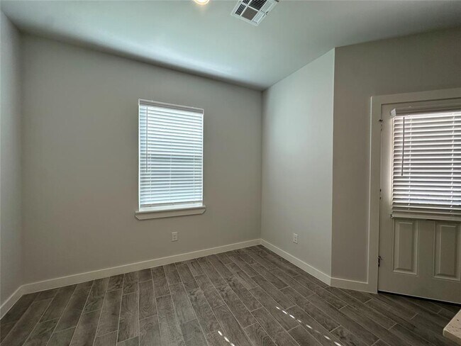 Building Photo - 17940 Lantana Loop