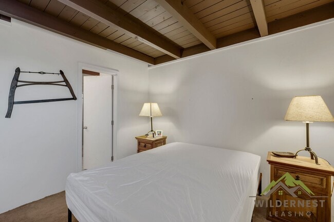 Building Photo - Treehouse Condo - 2 Bedroom/2 Bath Inviting Condo w/All Utilities On Bus Route