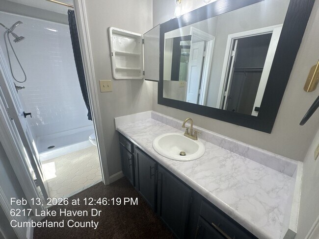 Building Photo - 6217 Lakehaven Dr