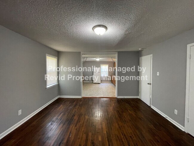 Building Photo - Charming Home for Rent in Memphis!!