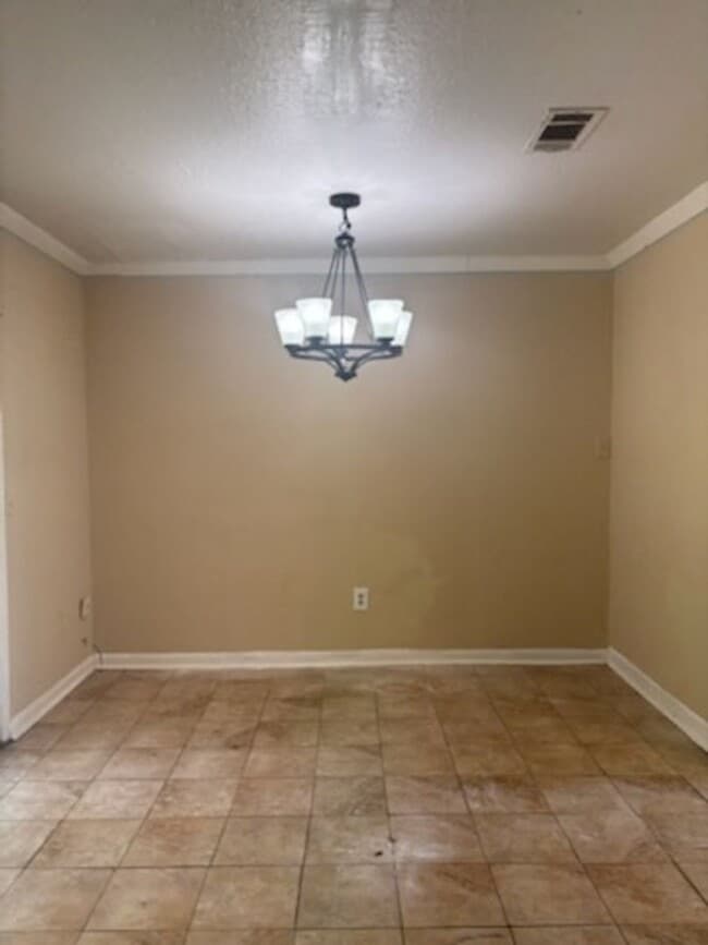 Building Photo - 405 N Flag Chapel Rd