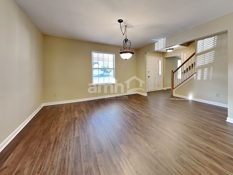 Building Photo - 15 Churchill Manor Ct