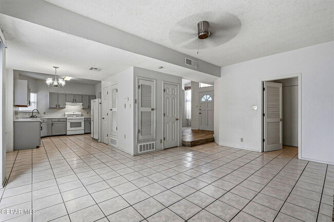Building Photo - 7765 Dianjou Dr