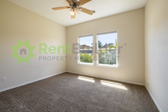 Building Photo - !!WOW!!  SPECIAL PRICE REDUCTION JUST IN T...