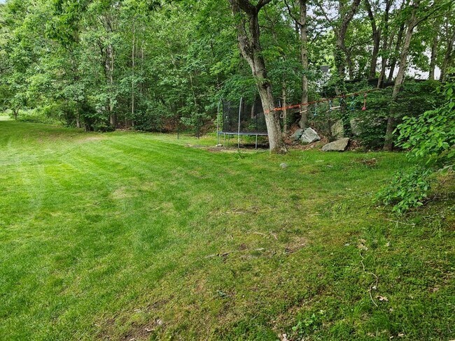 Building Photo - 162 E Emerson Rd